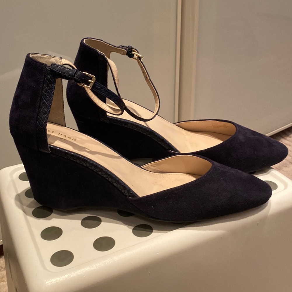New w/out box. Cole Haan navy suede platform pump. Size 11.